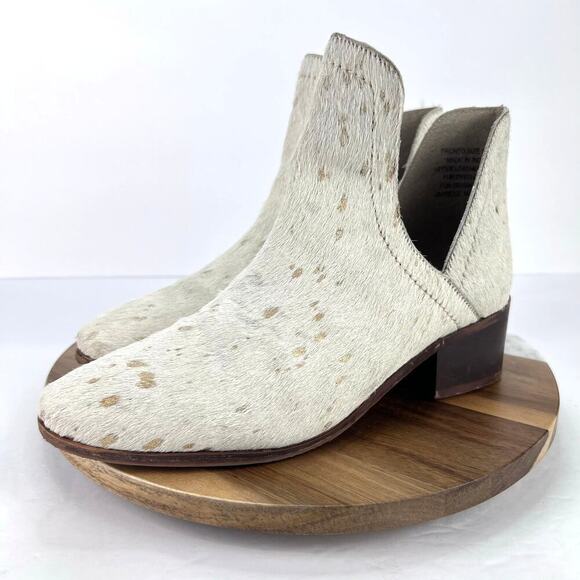 Coconuts by Matisse Pronto Split Shaft Cow Fur Hide Gold Spot Booties SIZE 7.5M - Picture 1 of 10